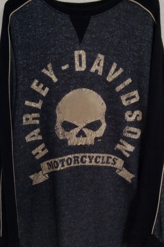 Mens XL Harley Davidson sweatshirt.